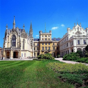 602px-lednice_castle.jpg